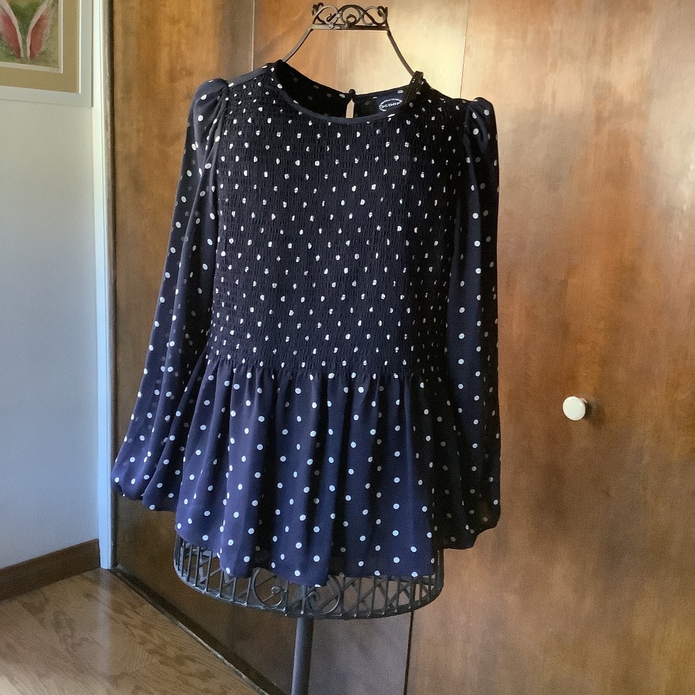 Scoop size large Navy and white polka dot